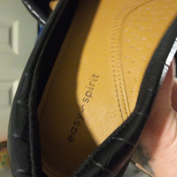 61/2 easy spirit black flats - Picture 3 of 3